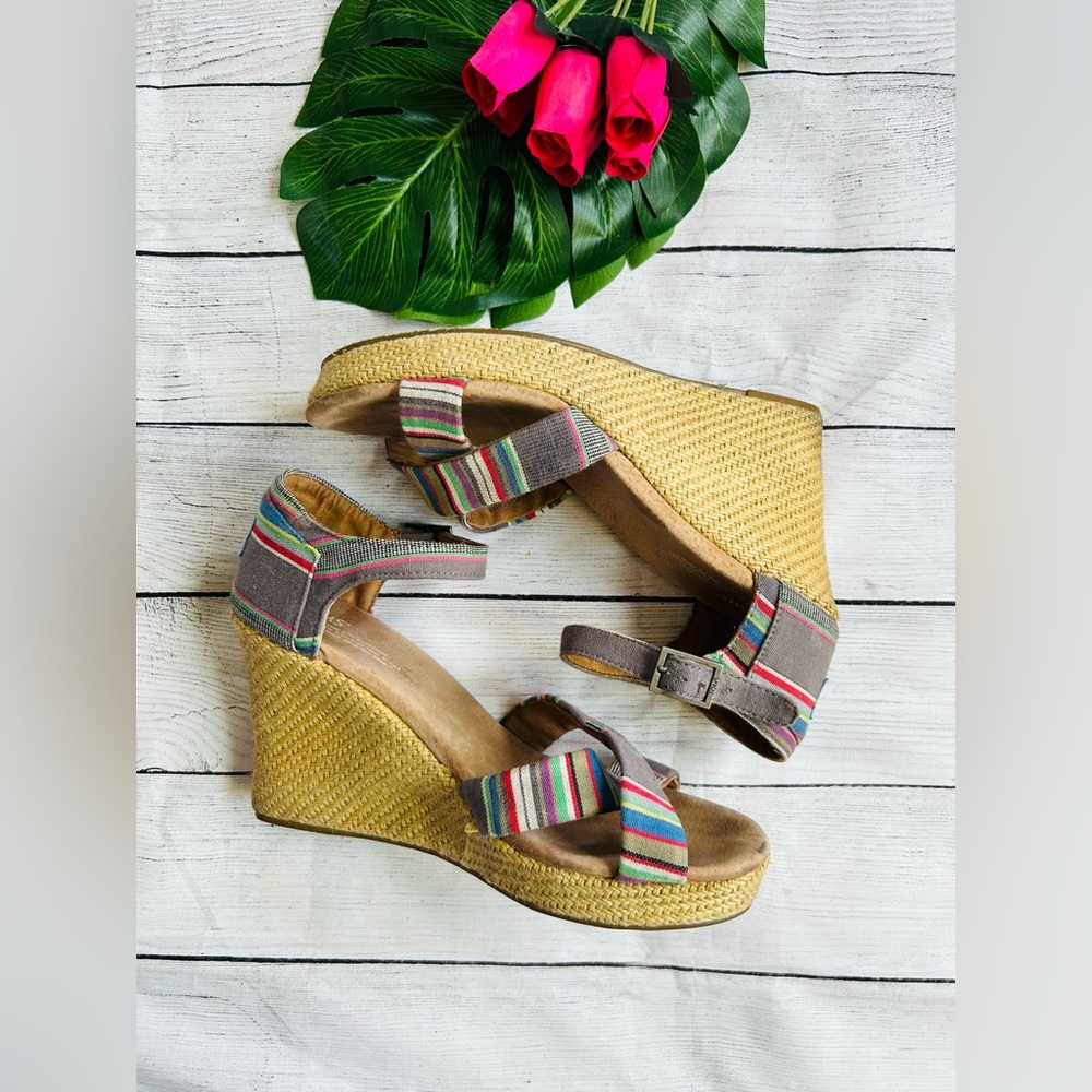 TOMS Women’s Multi-Colored Sienna Striped Canvas Wedge Strappy Sandals